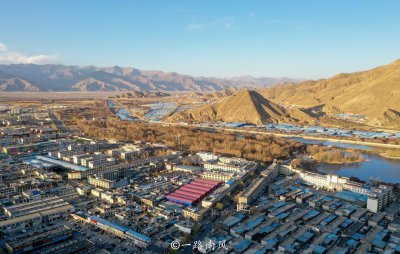 珠穆朗玛峰在哪里个城市 位于我国边境的日喀则市