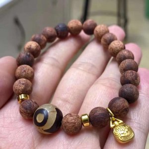 降真香手串值得入手吗 正品降真香手串有收藏盘玩价值吗