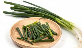 男性吃葱的好处和坏处 男性吃葱对身体有啥好处和坏处