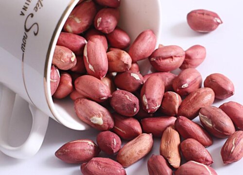红皮花生泡水会褪色吗