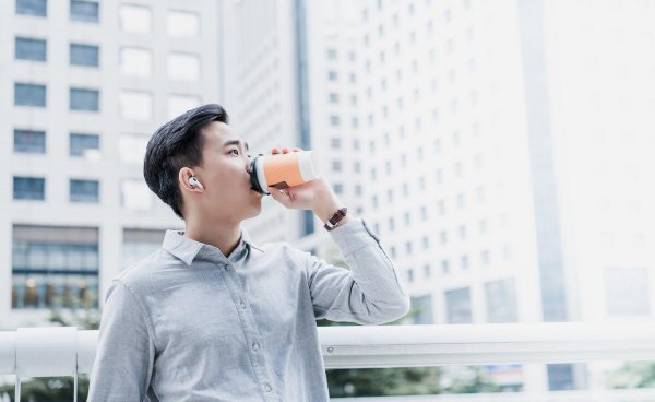 薄嘴唇的男人的性格特点