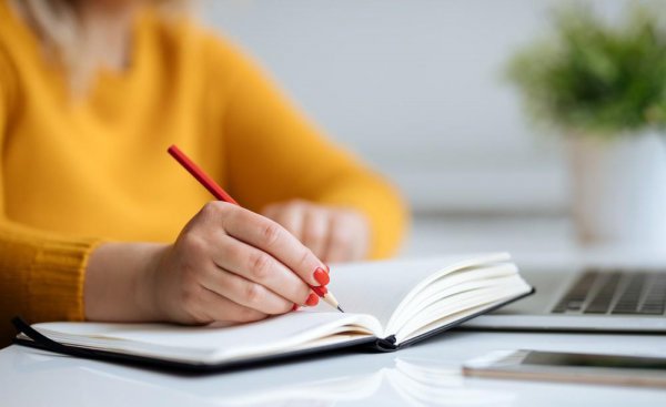 坚持写日记写作能力就会迅速提高