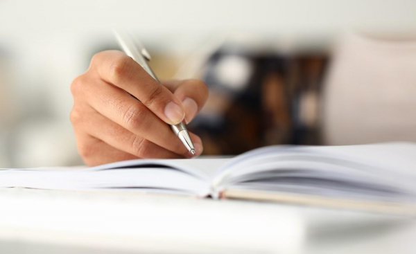 坚持写日记写作能力就会迅速提高