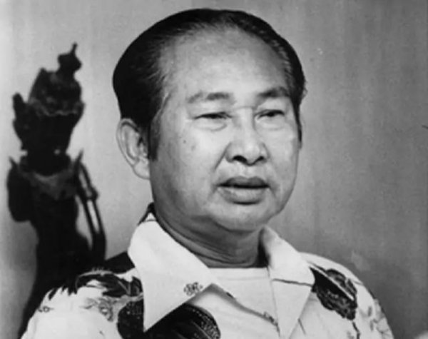 中国为何养着西哈努克