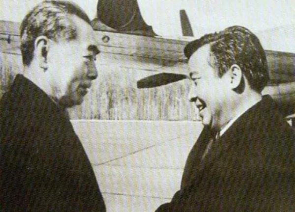 中国为何养着西哈努克