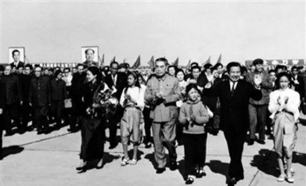 中国为何养着西哈努克