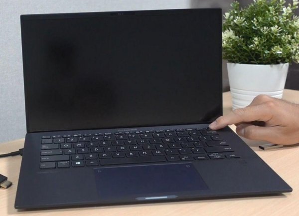 电脑主板灯亮开机没反应怎么办