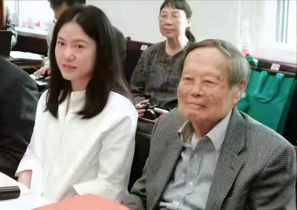 杨振宁对中国有贡献吗