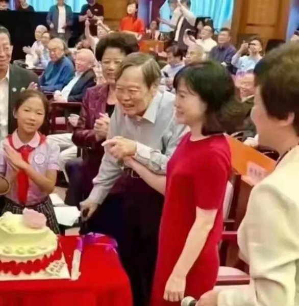 杨振宁对中国有贡献吗