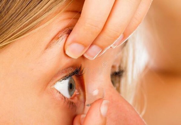 隐形眼镜日抛好还是月抛好还是年抛好