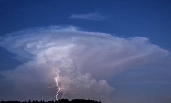 为什么冬天不打雷夏天打雷