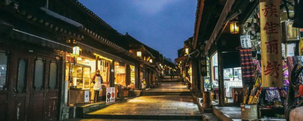 店铺门口摆什么植物好