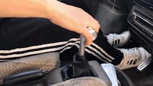 手动挡换挡有顿挫感怎么回事