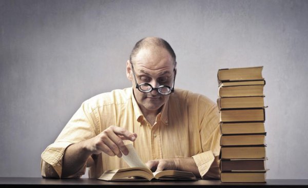 大学老师和公务员哪个好一些