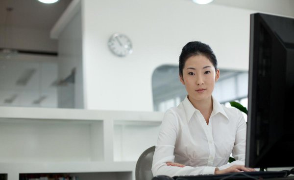 大学老师和公务员哪个好一些