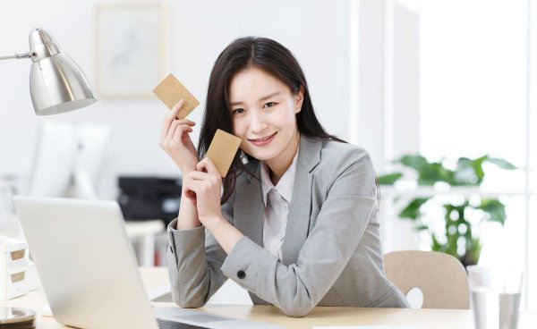 大学老师和公务员哪个好一些