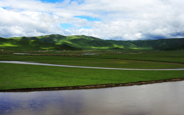 若尔盖大草原在四川哪里