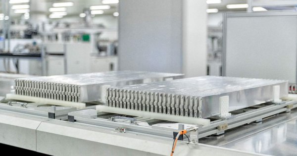 特斯拉磷酸铁锂和三元哪个好