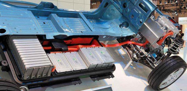 特斯拉磷酸铁锂和三元哪个好