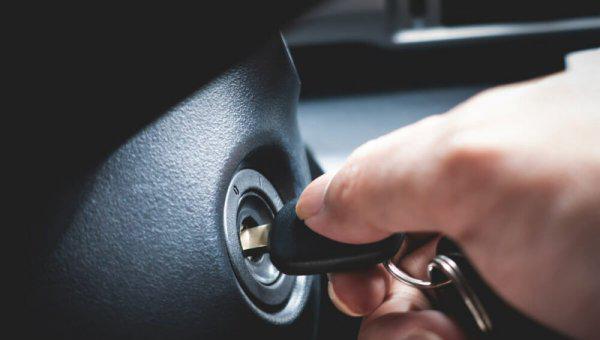 发动机故障灯一闪一闪的什么原因