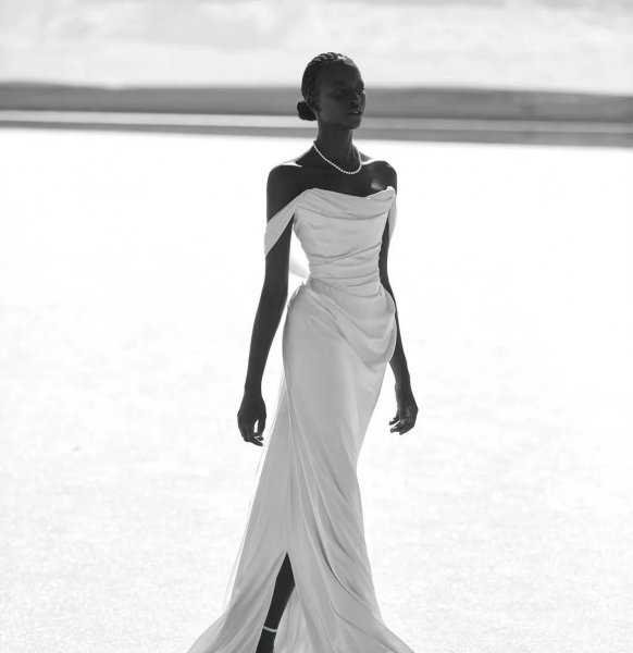 什么颜色显白适合黄皮肤