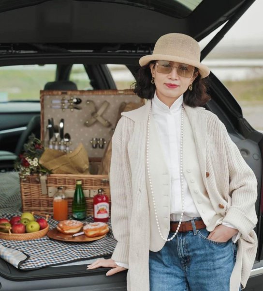 什么颜色显白适合黄皮肤