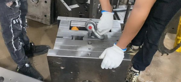 做模具工资一般多少