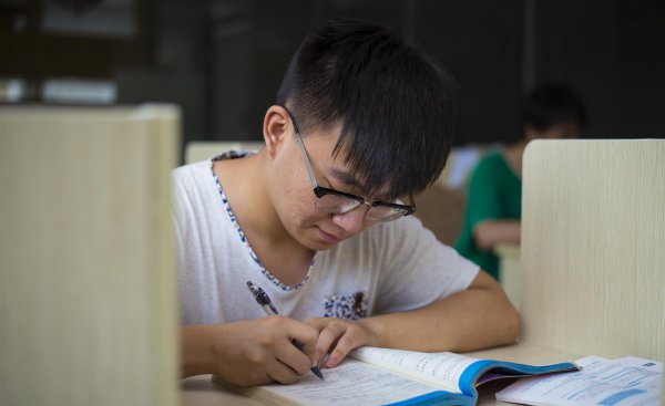 最容易考的在职研究生