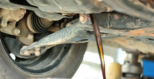 汽车机油加多了会怎么样