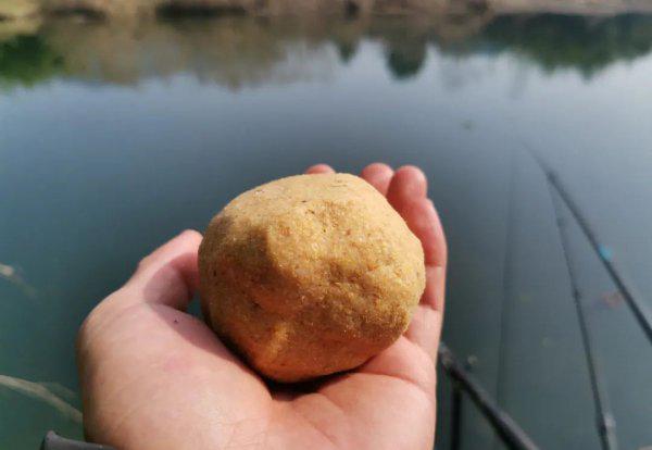 夏天钓鱼用什么味型的饵料