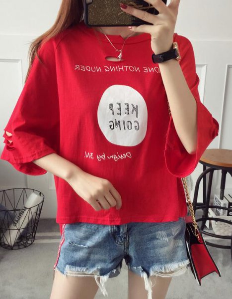 黑色和白色哪个显白一点