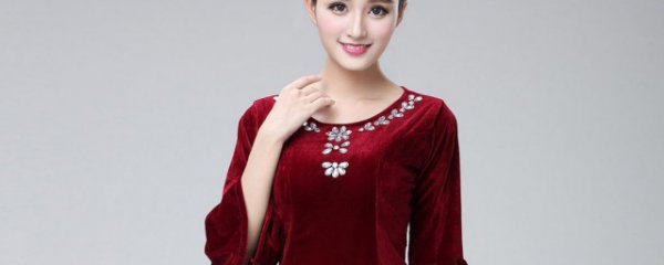 金丝绒长裙和大衣配吗