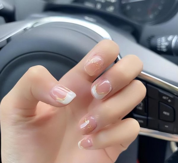 现在最流行的美甲款式