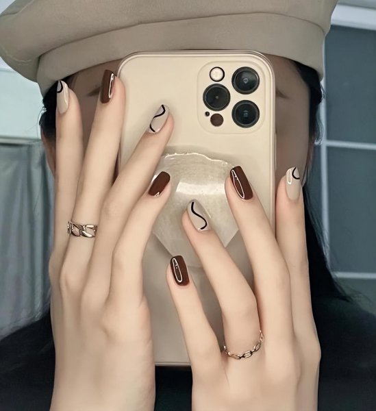 现在最流行的美甲款式