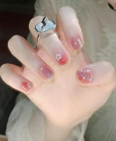 现在最流行的美甲款式