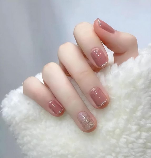 现在最流行的美甲款式