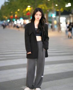 阔腿裤配什么上衣冬季 棕色阔腿裤搭配冬季上衣图片