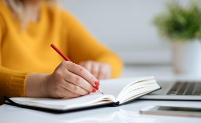 坚持写日记写作能力就会迅速提高 但是我们要掌握方法