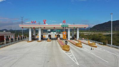 上高速是开左转向灯还是开右转向灯 驾车驶入高速打转向灯