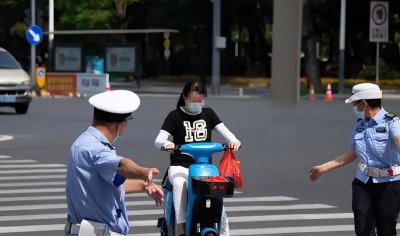 绿色的车牌代表啥意思 电动车4种颜色牌照权限大不同