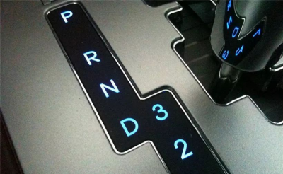 自动挡换挡要踩刹车吗 自动挡车辆挡位切换的技巧要点