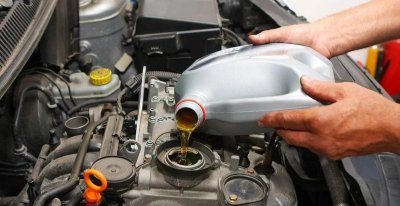 汽车机油加多了会怎么样 轿车机油加多了会出现什么问题