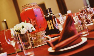 餐桌上摆什么花好 吃饭桌上适合摆什么花