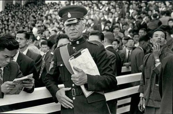 世界上第一个承认新中国的国家