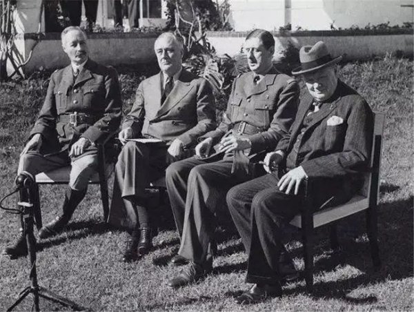 世界上第一个承认新中国的国家