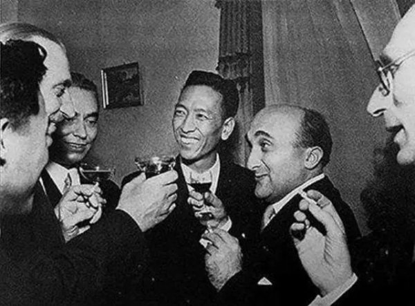 世界上第一个承认新中国的国家