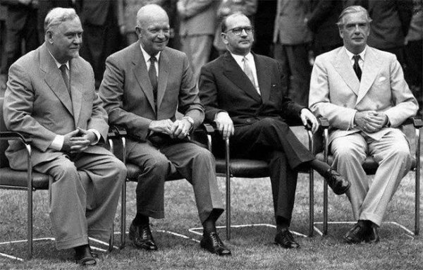 世界上第一个承认新中国的国家