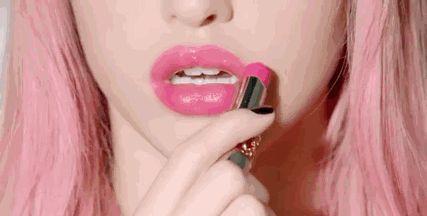 纹唇和涂口红哪个伤害大