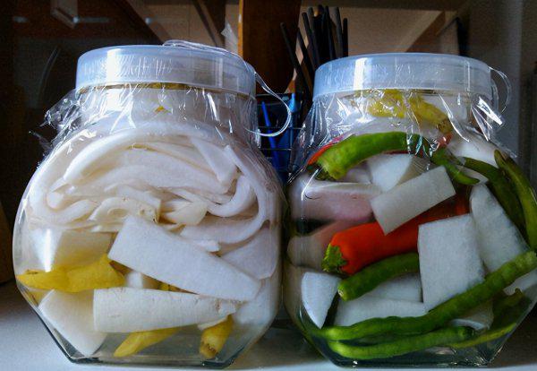 泡菜坛子起白花了怎么办