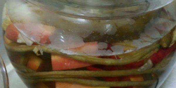 泡菜坛子起白花了怎么办